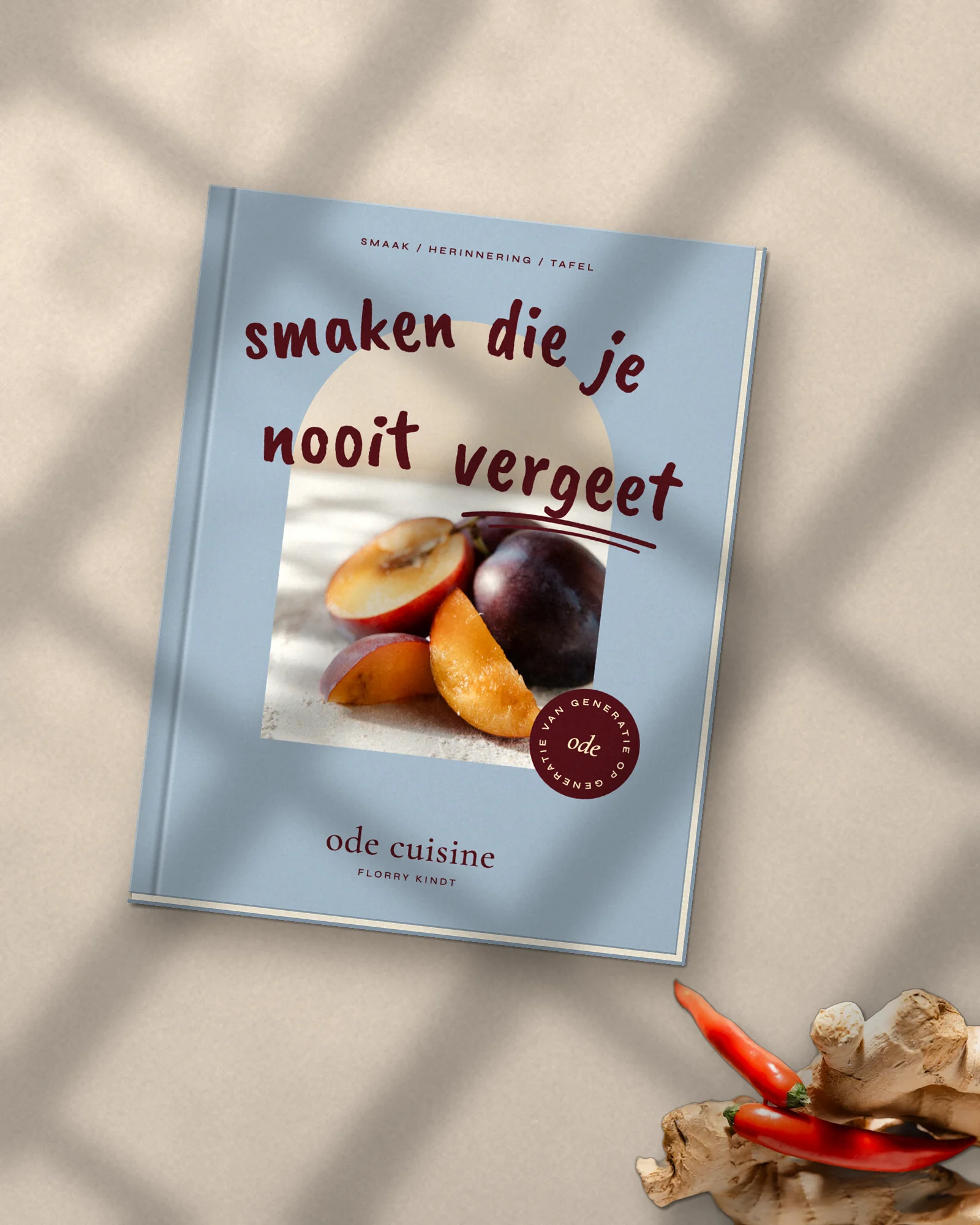 Het Ode kookboek, smaken die je nooit vergeet, door Florry Kindt, op tafel met gember en rode peper